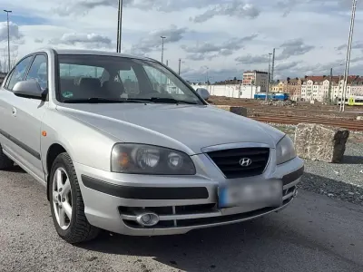 Gebraucht Hyundai Elantra 105 PS (77 kW) 2004 Silber Limousine