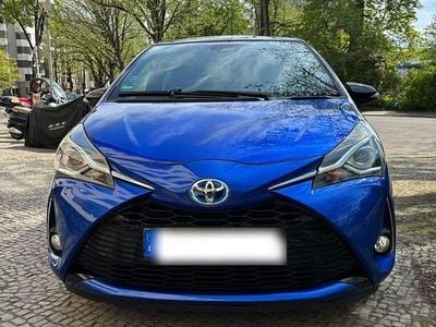 Usata Toyota Yaris Hybrid Comfort 101 CV (74 kW) 2017 Blu Utilitaria