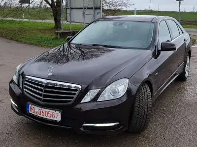 Gebraucht Mercedes E200 Avantgarde 136 PS (100 kW) 2011 Braun Limousine