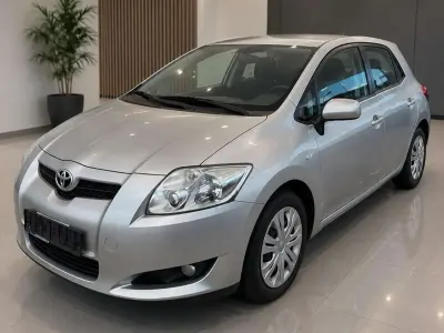 Gebraucht Toyota Auris Sol 124 PS (91 kW) 2006 Silver metallic Kleinwagen