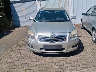 Second-hand Toyota Avensis 170 CP (125 kW) 2008 Auriu Break