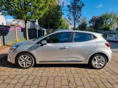 Gebraucht Renault Clio V 88 PS (64 kW) 2021 Silber Limousine