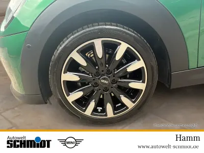 Gebraucht Mini Cooper Classic 136 PS (100 kW) 2024 (grün)  british racing green Kleinwagen
