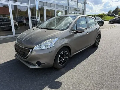 Gebraucht Peugeot 208 Active 82 PS (60 kW) 2014 Grau Kleinwagen
