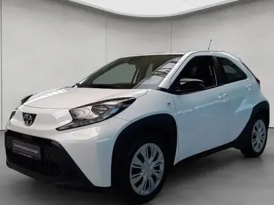 Gebraucht Toyota Aygo X X-play 72 PS (52 kW) 2023 Schneeweiß SUV