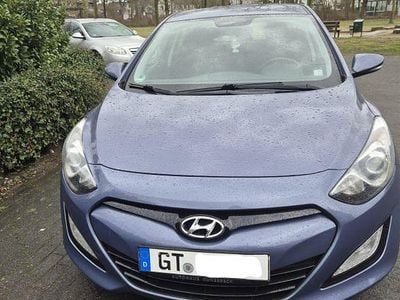 Gebraucht Hyundai i30 Classic 99 PS (72 kW) 2013 Blau Limousine