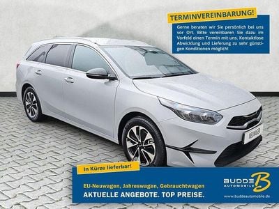 Neu Kia Ceed Sportswagon 101 PS (74 kW) 2025 Yucca stahlgrau metallic Kombi