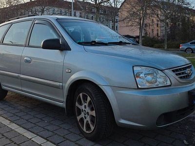 Gebraucht Kia Carens LX 139 PS (102 kW) 2005 Silber Van / Kleinbus