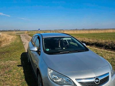 Gebraucht Opel Astra 116 PS (85 kW) 2011 Silber Limousine