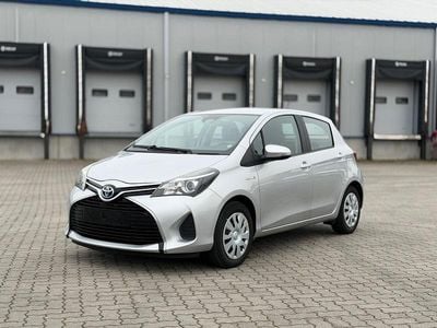 Gebraucht Toyota Yaris Hybrid 101 PS (74 kW) 2016 Silber Kleinwagen