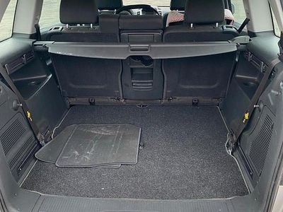 Grau Gebraucht 2012 Opel Zafira Van / Kleinbus | 3.800 € (Guter Preis)