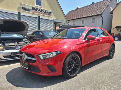 Gebraucht Mercedes A200 Progressive 163 PS (119 kW) 2019 Rot Limousine