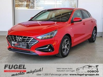 Gebraucht Hyundai i30 160 PS (117 kW) 2022 Rot Limousine