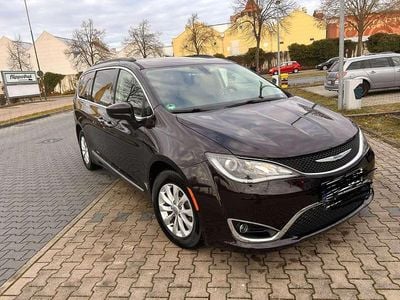 Gebraucht Chrysler Pacifica Touring 300 PS (220 kW) 2017 Violet Kombi