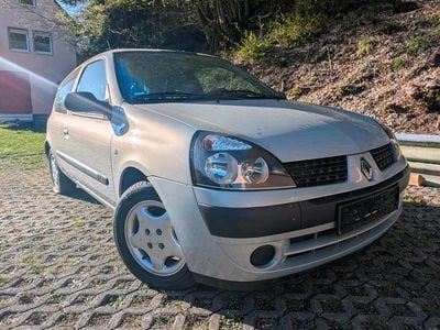 Second-hand Renault Clio II 58 CP (42 kW) 2004 Argintiu Hatchback