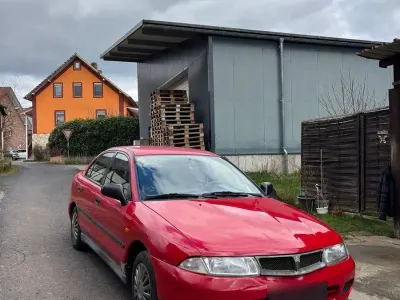 Brugt Mitsubishi Carisma 90 HK (66 kW) 1997 Rød Sedan