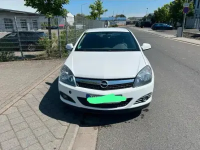 Gebraucht Opel Astra GTC 90 PS (66 kW) 2009 Weiß Coupé