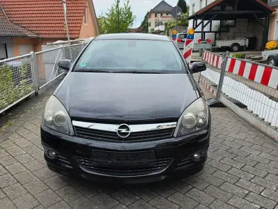 Gebraucht Opel Astra GTC Selection 116 PS (85 kW) 2008 Schwarz Limousine