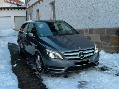 Gebraucht Mercedes B180 122 PS (89 kW) 2012 Grau Kleinwagen