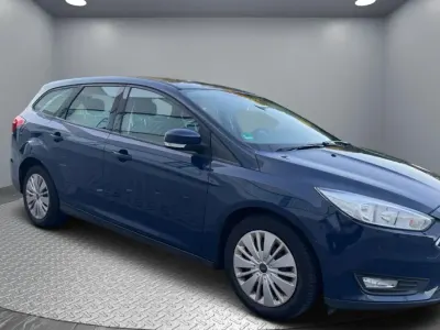 Gebraucht Ford Focus Trend 101 PS (74 kW) 2017 Blau Kombi