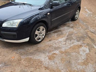 Gebraucht Ford Focus Trend 101 PS (74 kW) 2005 Blau Limousine