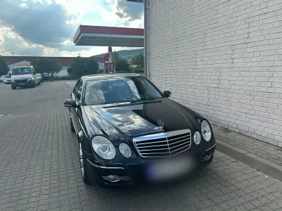 Gebraucht Mercedes E230 248 PS (182 kW) 2008 Schwarz Limousine