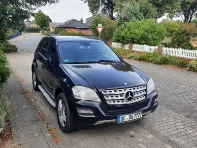Gebraucht Mercedes ML350 231 PS (169 kW) 2011 Schwarz SUV