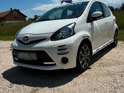 Weiß Gebraucht 2012 Toyota Aygo Cool Kleinwagen | 7.000 € (Teuer)