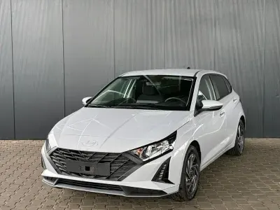Neu Hyundai i20 Pure 79 PS (58 kW) 2025 Grau Kleinwagen