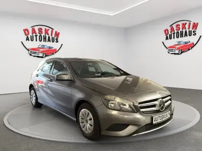Gebraucht Mercedes A180 109 PS (80 kW) 2013 Mountaingrau  met. Kleinwagen