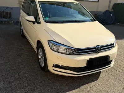 Gebraucht VW Touran Move 150 PS (110 kW) 2023 Beige Van / Kleinbus