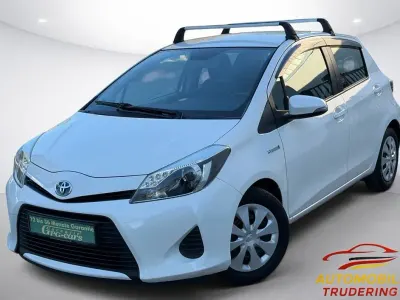 Gebraucht Toyota Yaris Hybrid Life 101 PS (74 kW) 2013 Weiß Limousine