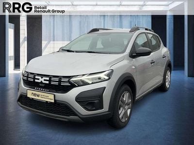 Mondstein grau Gebraucht 2024 Dacia Sandero Stepway SUV | 15.220 € (Guter Preis)
