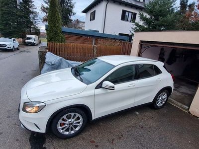 gebraucht Mercedes GLA180 NEU TÜV.