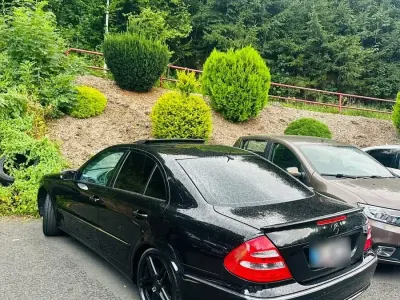Gebraucht Mercedes E240 177 PS (130 kW) 2002 Schwarz Limousine