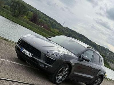 Porsche Macan S