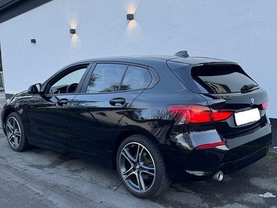 Schwarz Gebraucht 2021 BMW 116 Sport Line Kleinwagen | 15.800 € (Superpreis)