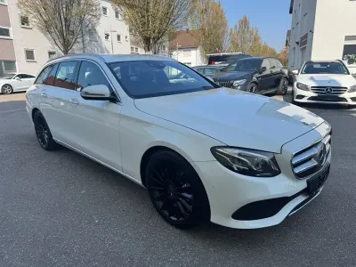 Gebraucht Mercedes E220 Avantgarde 194 PS (142 kW) 2018 Weiß Limousine