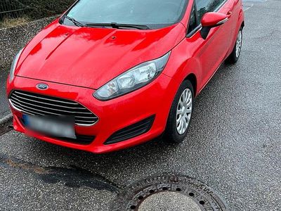 Rot Gebraucht 2015 Ford Fiesta Kleinwagen | 3.799 € (Fairer Preis)