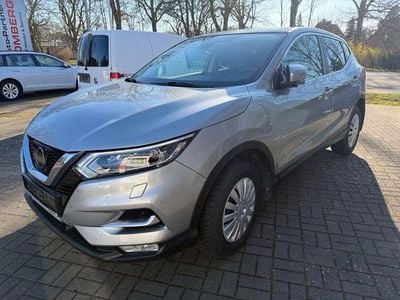 Gebraucht Nissan Qashqai Acenta 116 PS (85 kW) 2017 Silber SUV
