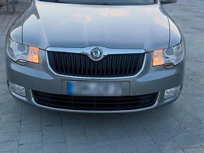 Gebraucht Skoda Superb 125 PS (91 kW) 2011 Silber Limousine