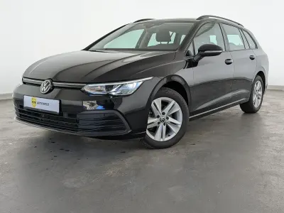 Gebraucht VW Golf VIII Life 110 PS (80 kW) 2023 Deep black perleffekt Kombi