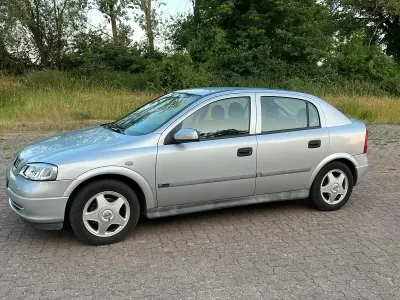 Gebraucht Opel Astra 75 PS (55 kW) 1999 Silber Limousine