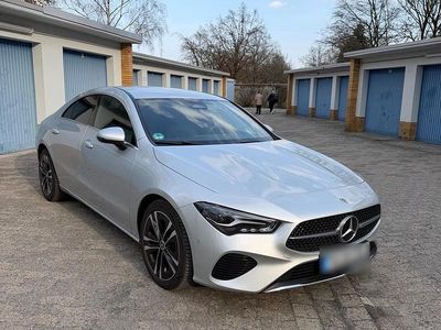 Second-hand Mercedes CLA180 136 CP (100 kW) 2023 Argintiu Berlinǎ