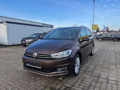 Braun Gebraucht 2017 VW Touran Highline Van / Kleinbus | 9.900 € (Etwas zu teuer)