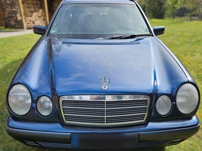 Usata Mercedes E240 Classic 170 CV (125 kW) 1998 Blu Station wagon