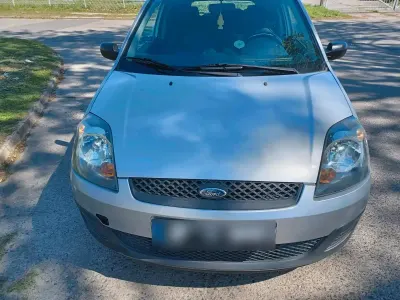 Usata Ford Fiesta 69 CV (50 kW) 2006 Argento Utilitaria