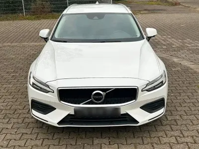 Gebraucht Volvo V60 Momentum 150 PS (110 kW) 2019 Weiß Kombi