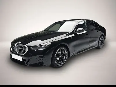 Gebraucht BMW 520 M Sport 197 PS (144 kW) 2025 Schwarz Kombi