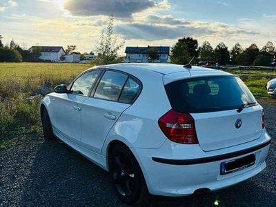 Gebraucht BMW 116 Basis 122 PS (89 kW) 2009 Weiß Kleinwagen